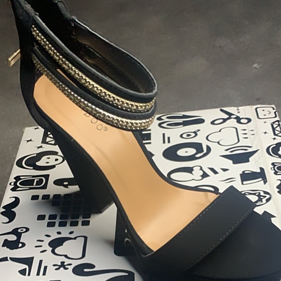 Heels - Picture 2 of 4